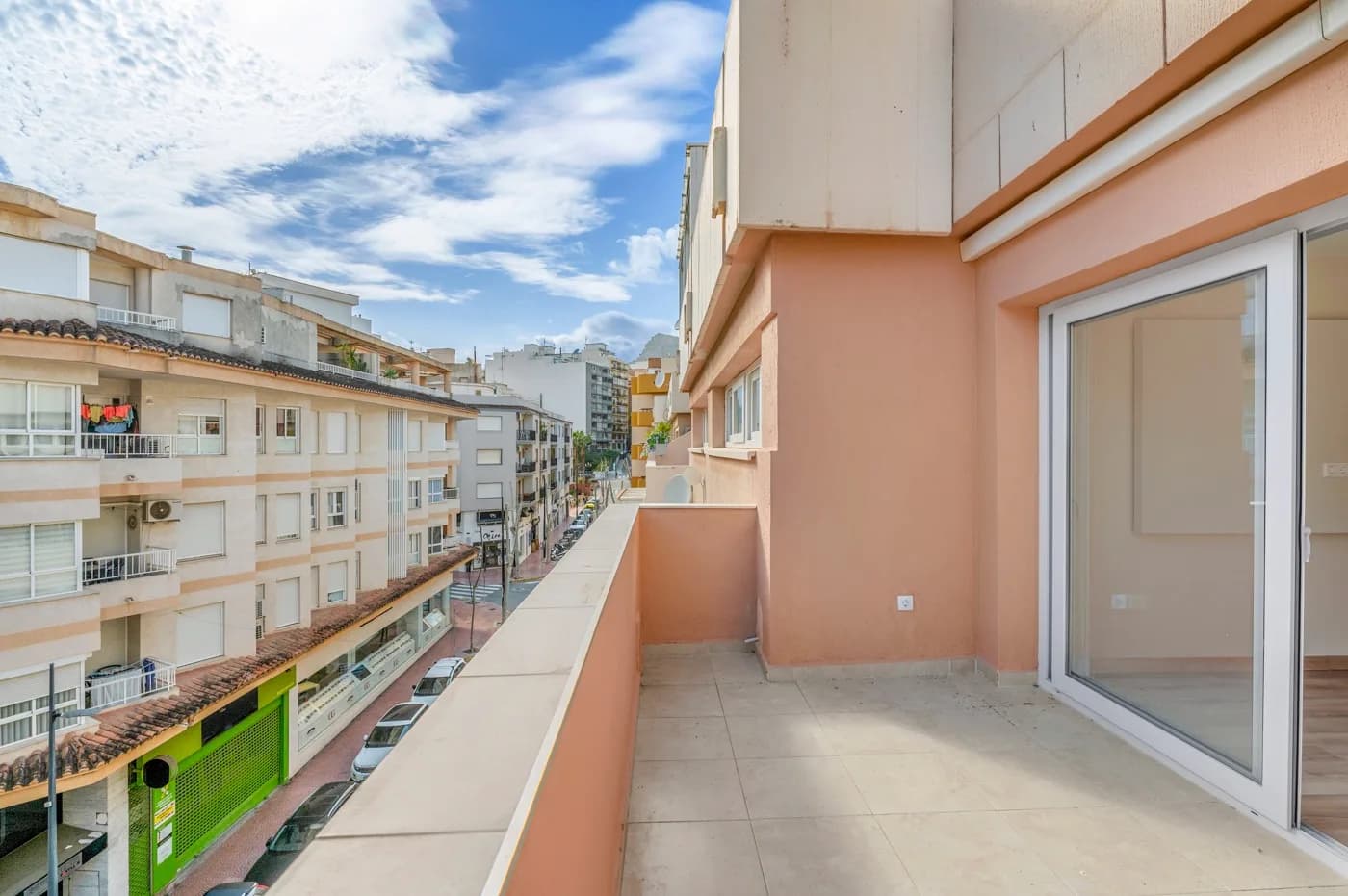 Apartment de 3 dormitorios en venta en Calpe, Alicante - Image 2