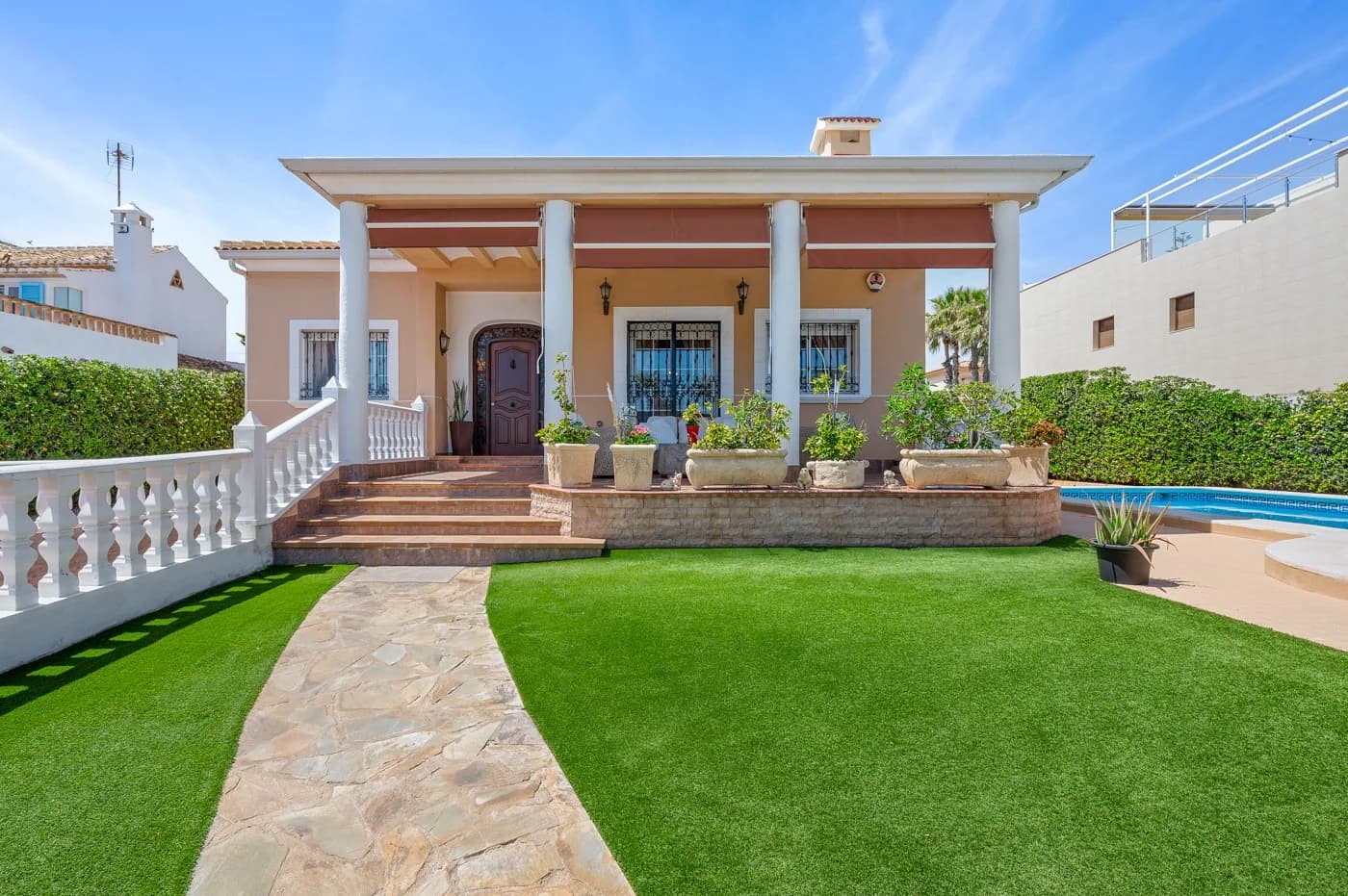 Villa de 6 dormitorios en venta en Torrevieja, Alicante - Image 2