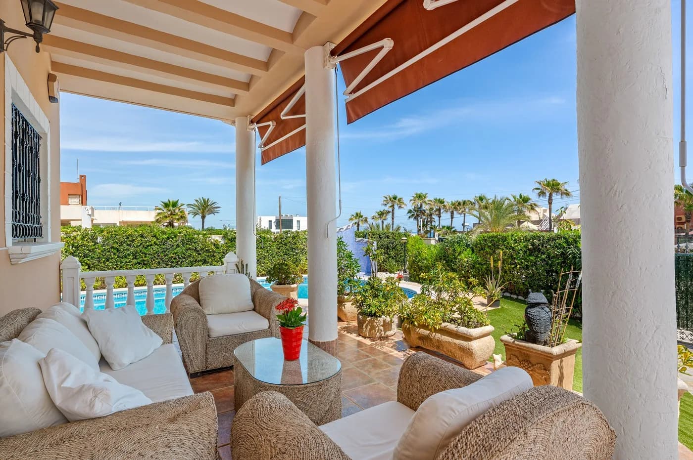Villa de 6 dormitorios en venta en Torrevieja, Alicante - Image 4