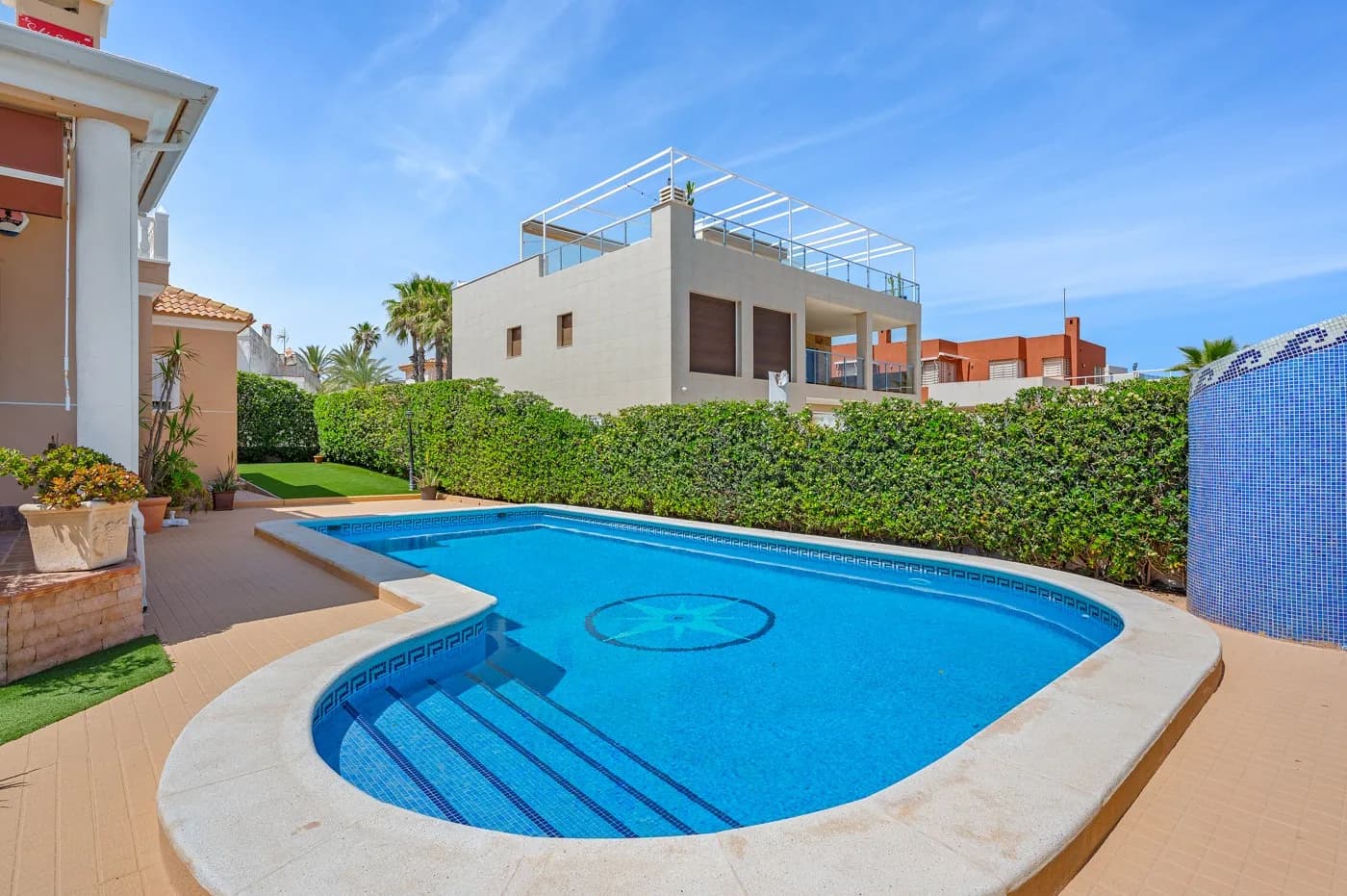 Villa de 6 dormitorios en venta en Torrevieja, Alicante - Image 7