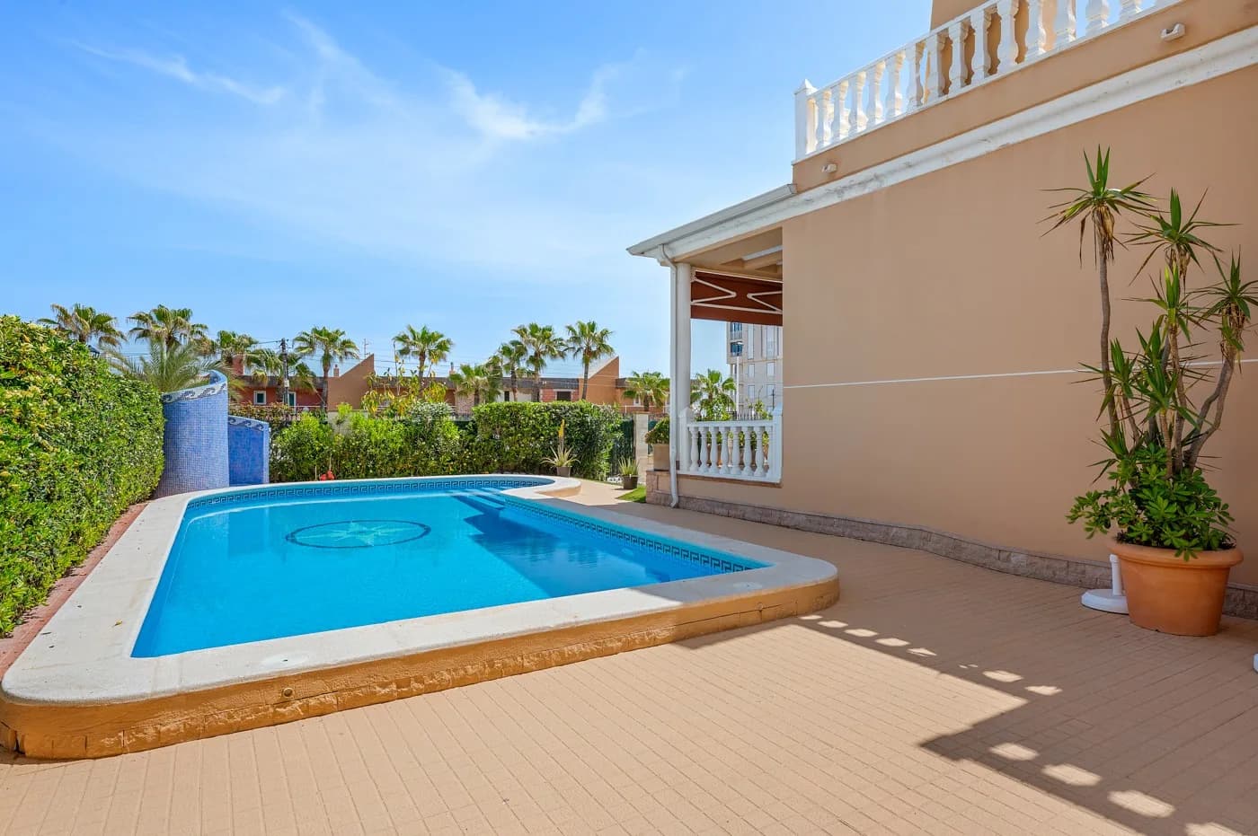 Villa de 6 dormitorios en venta en Torrevieja, Alicante - Image 8