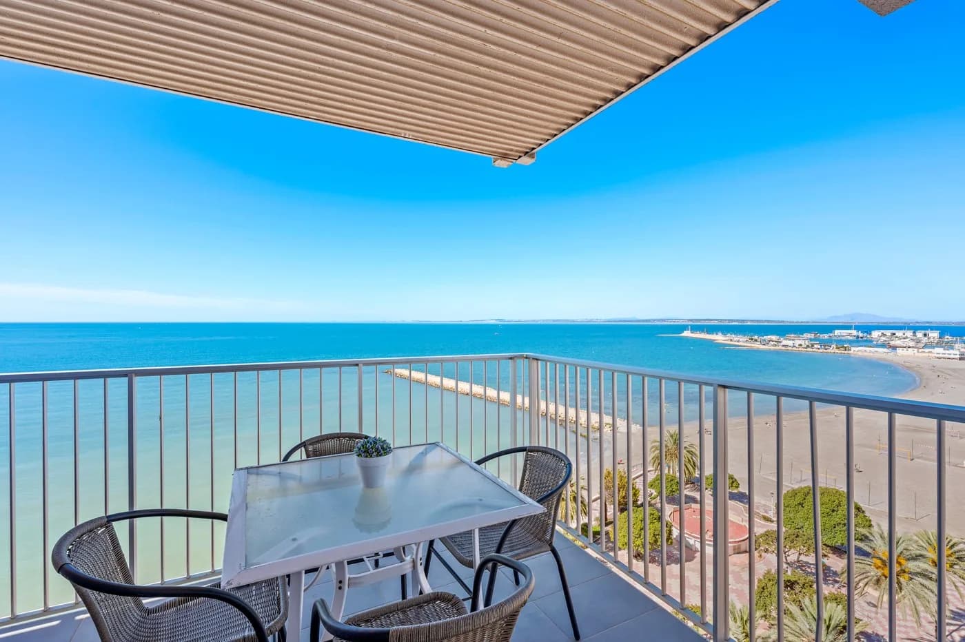 Apartment de 3 dormitorios en venta en Santa Pola, Alicante