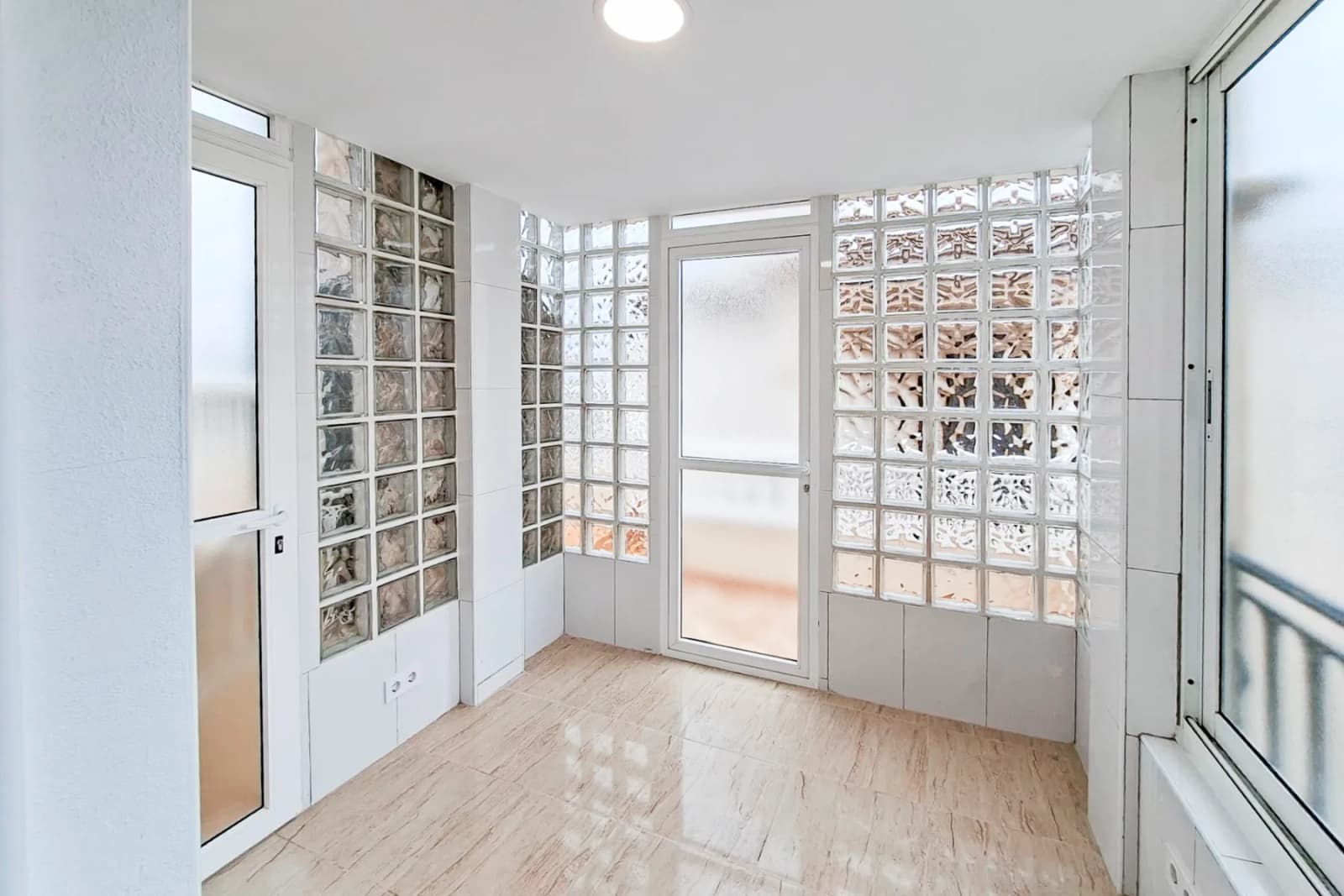 Bungalow de 2 dormitorios en venta en Orihuela costa, Alicante - Image 9