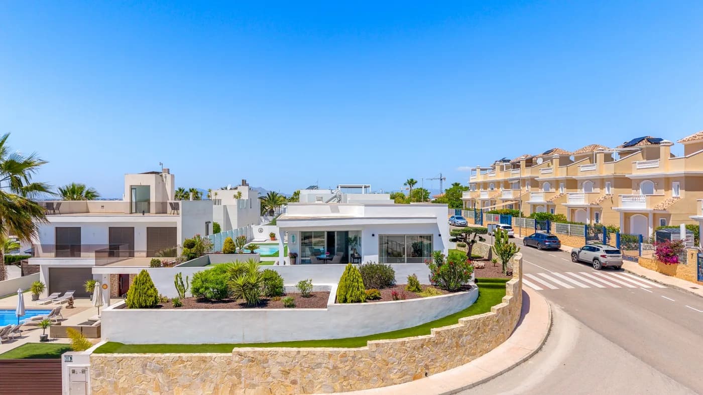Villa de 3 dormitorios en venta en La Marina, Alicante