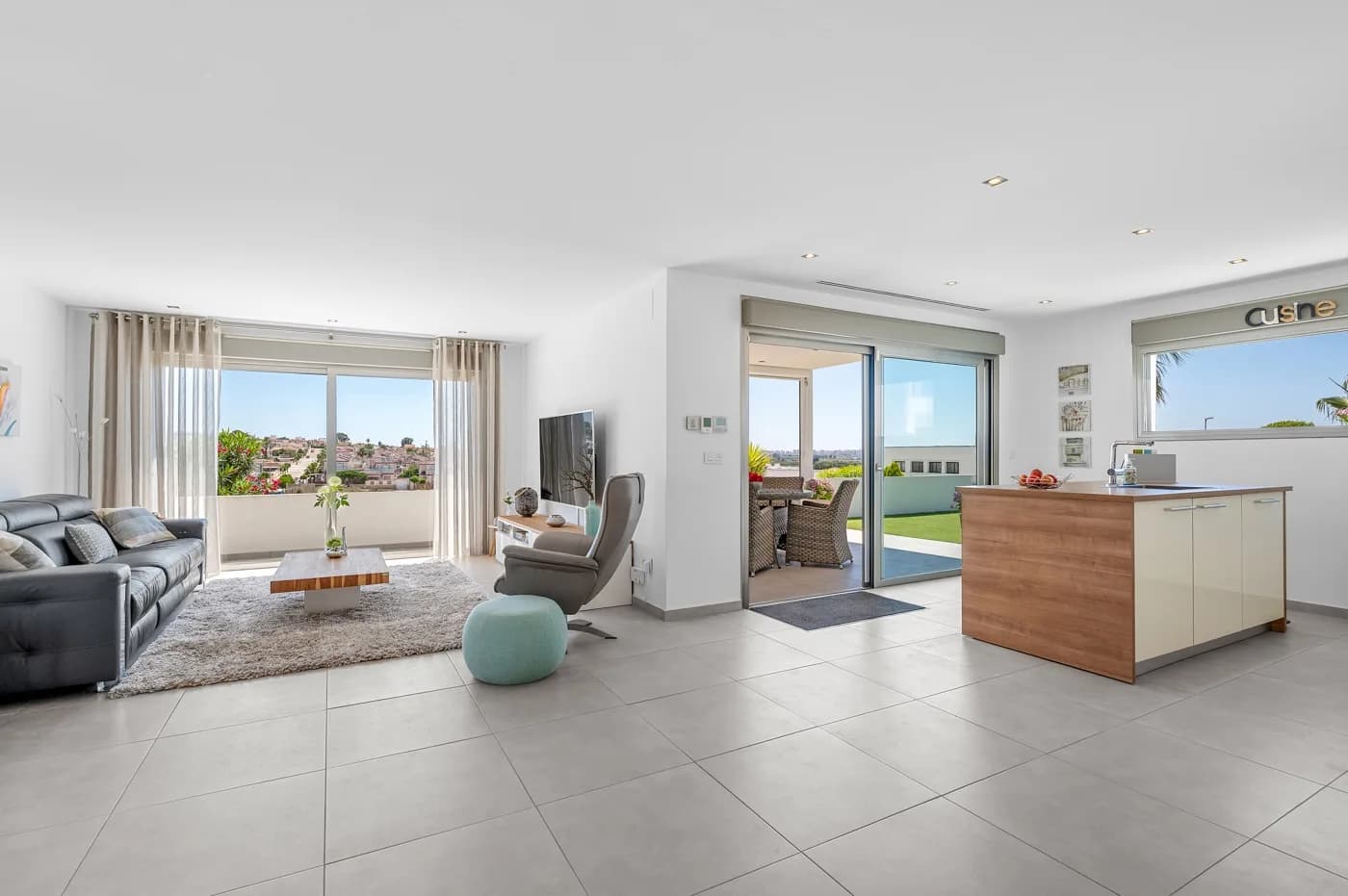 Villa de 3 dormitorios en venta en La Marina, Alicante - Image 4