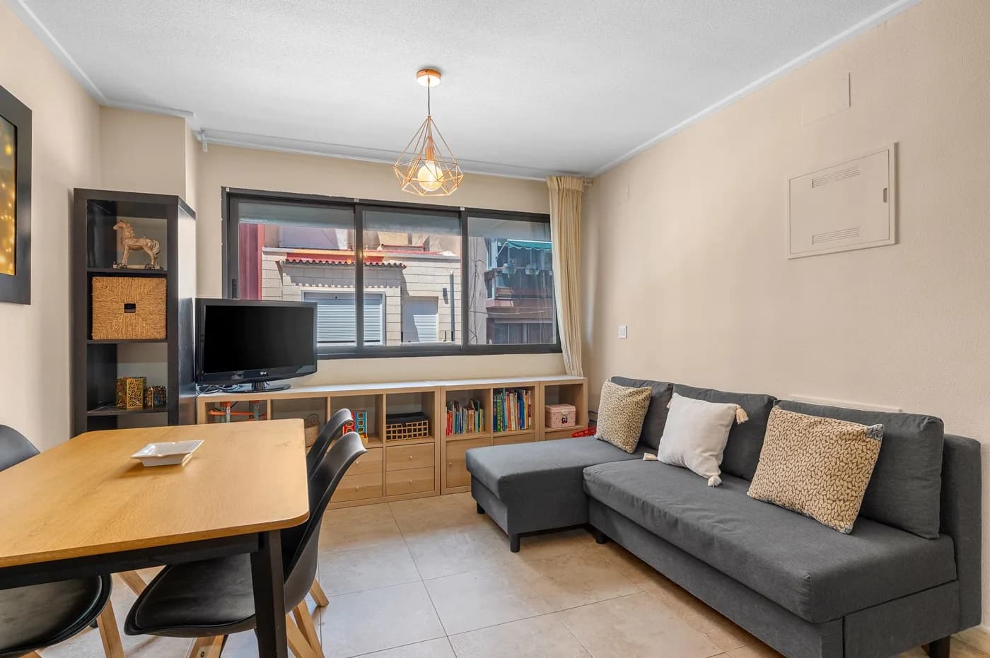Apartment de 2 dormitorios en venta en Alicante - Image 2