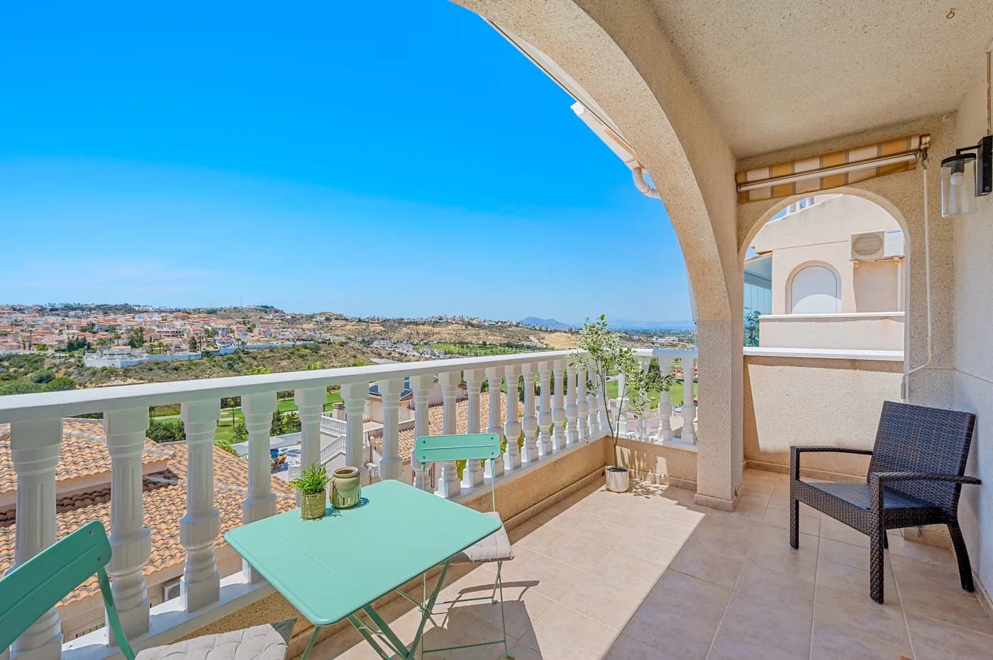 Apartment de 2 dormitorios en venta en Torrevieja, Costa Blanca (Alicante) - Image 2
