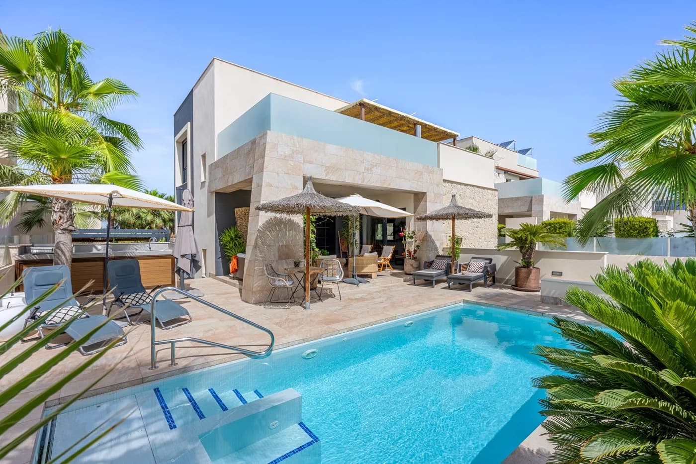 Villa de 3 dormitorios en venta en Benijófar, Alicante - Image 2