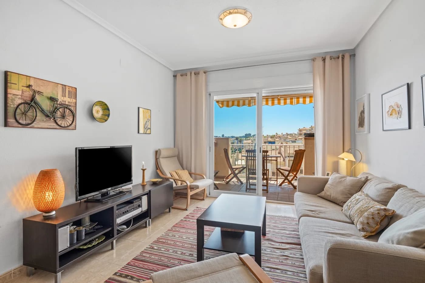 Apartment de 3 dormitorios en venta en Cabo Roig, Alicante - Image 2
