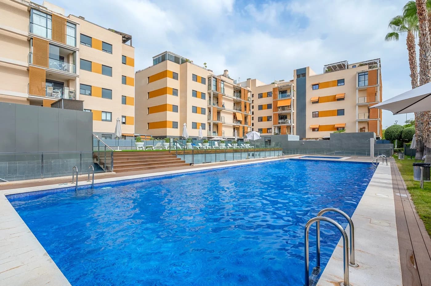 Apartment de 2 dormitorios en venta en El Campello, Alicante - Image 2
