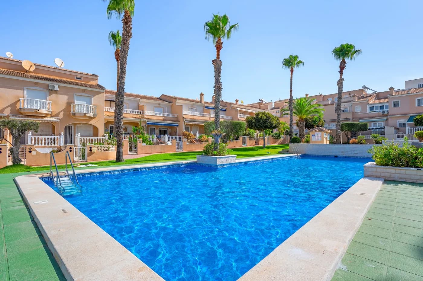 Townhouse de 2 dormitorios en venta en Ciudad Quesada - Rojales, Alicante - Image 2
