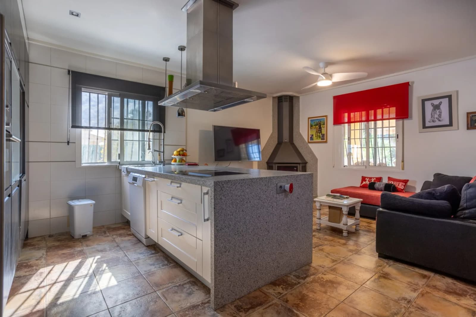Detached Villa In Elche - Image 2