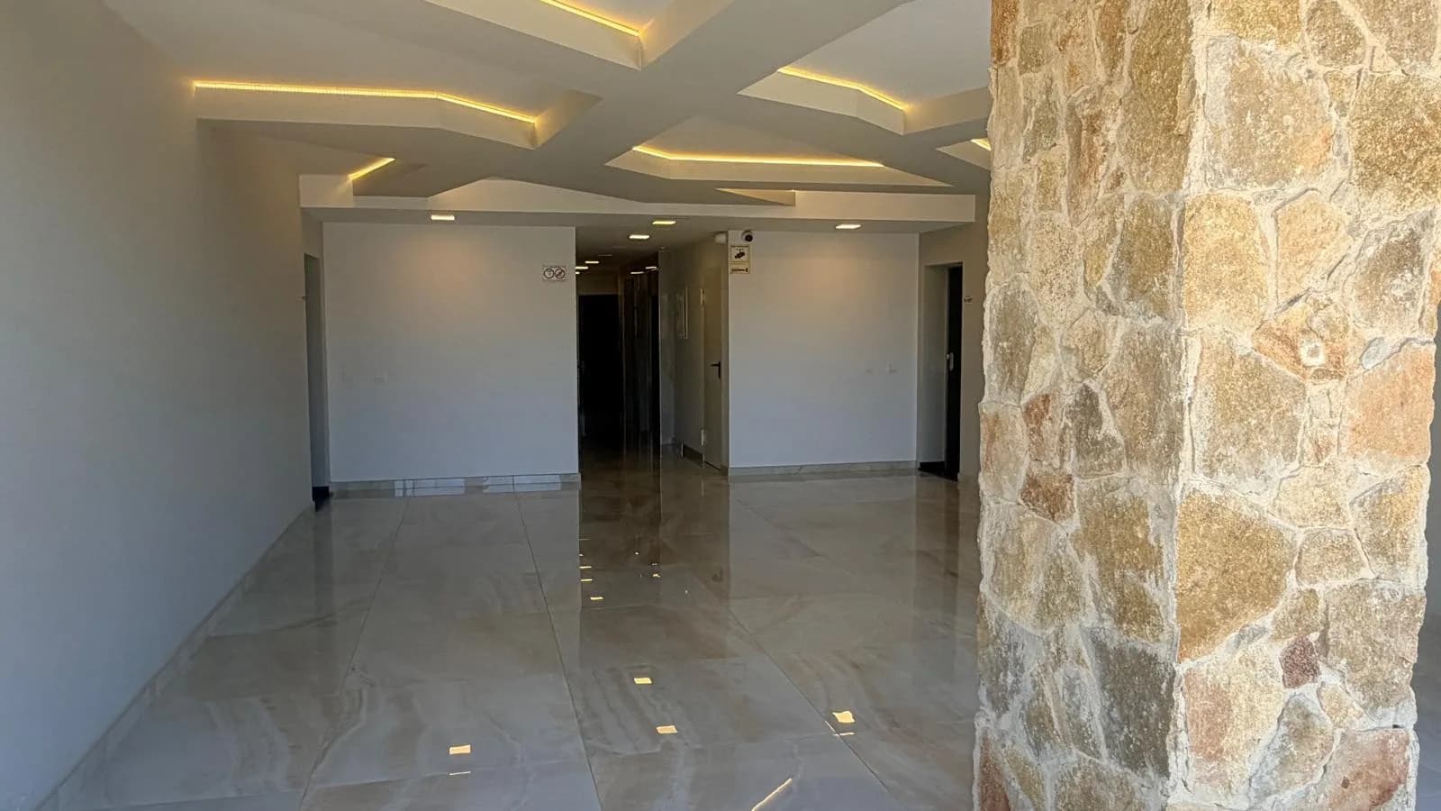 Apartment de 3 dormitorios en venta en Los Altos, Alicante - Image 3