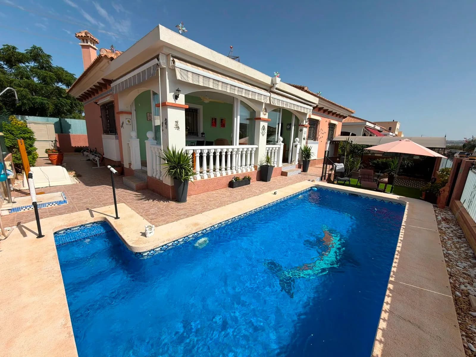 Detached Villa In Los Montesinos