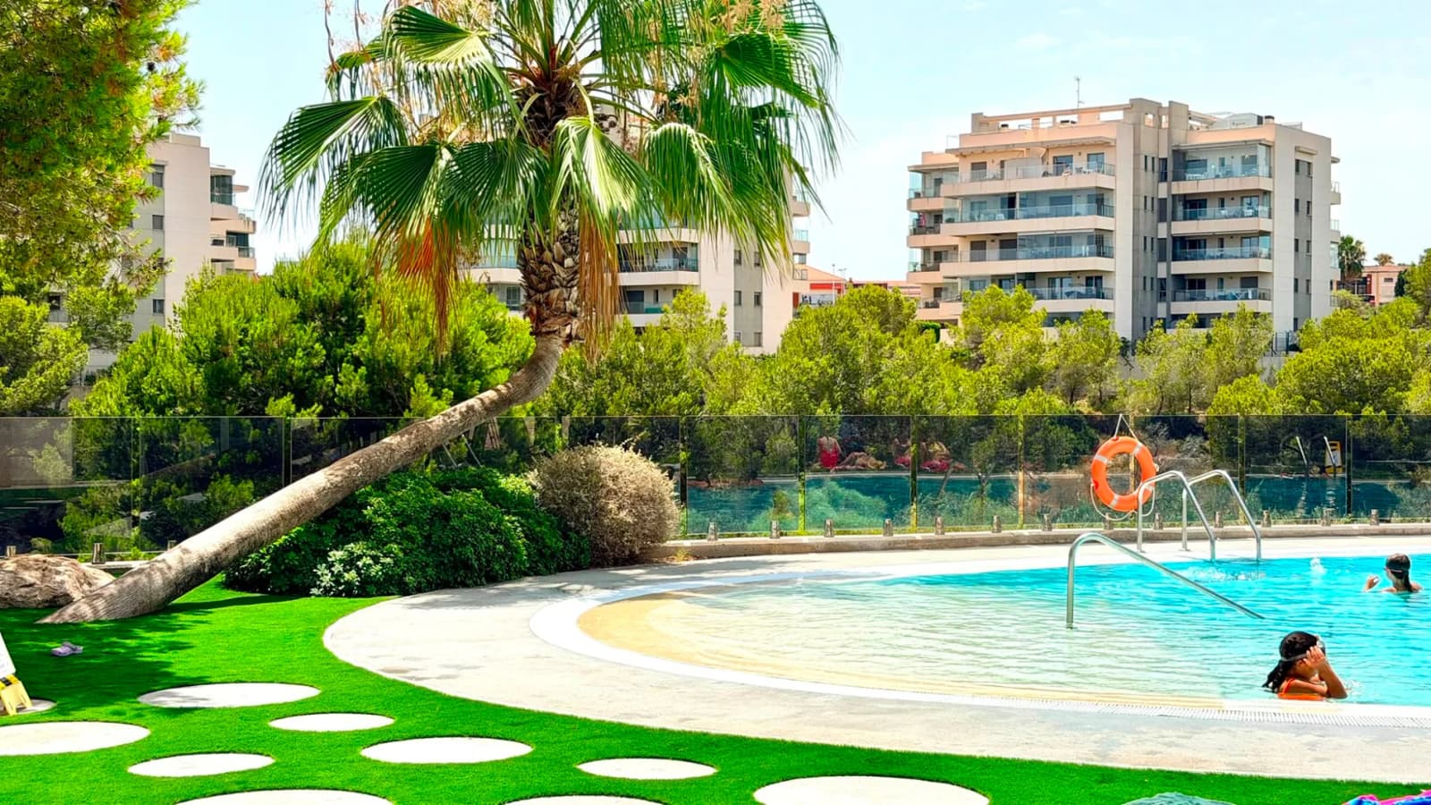 Apartment de 2 dormitorios en venta en Orihuela Costa, Alicante - Image 2