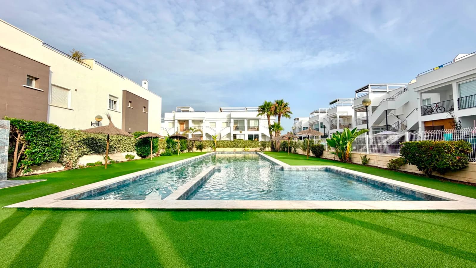 Apartment de 2 dormitorios en venta en Torrevieja, Alicante