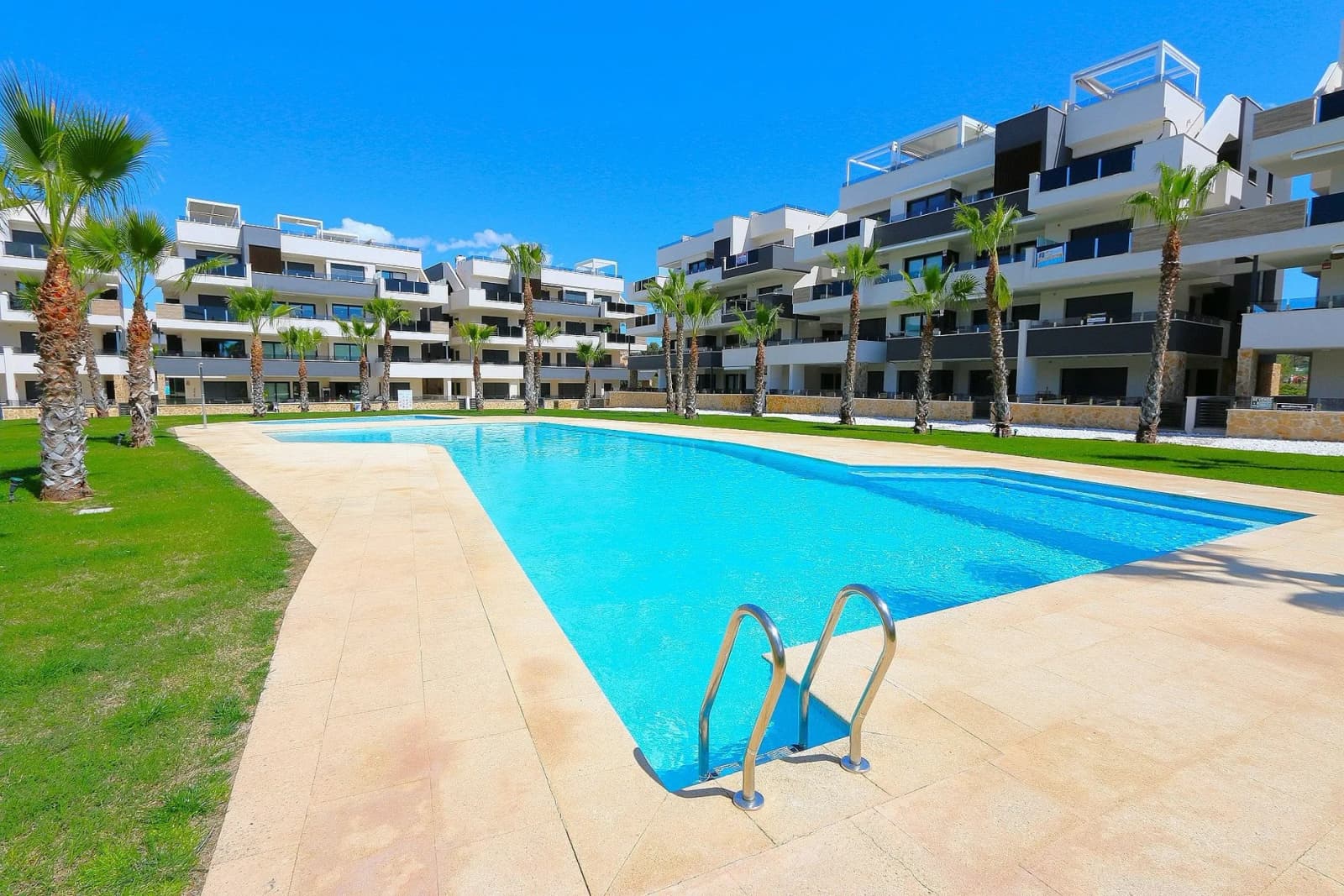 Villa de 3 dormitorios en venta en Los Altos, Alicante - Image 3