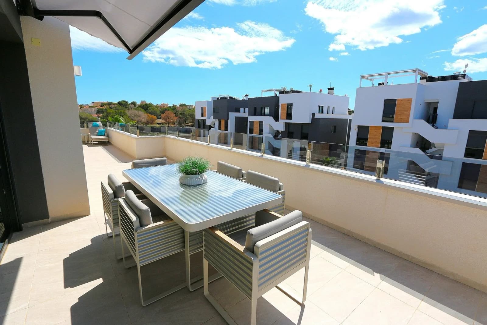 Villa de 3 dormitorios en venta en Los Altos, Alicante - Image 9