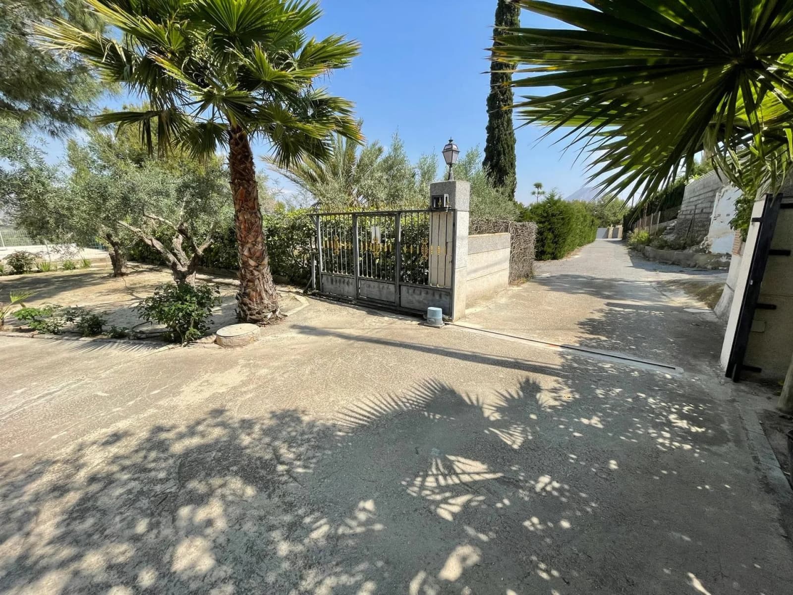 Detached Villa In El Rebolledo - Image 3