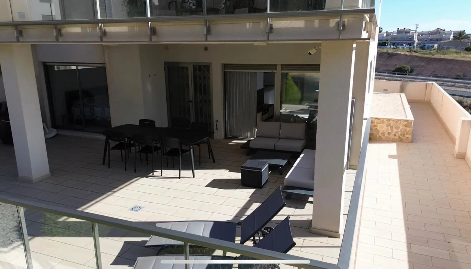 Apartment de 3 dormitorios en venta en Villamartin, Alicante - Image 2