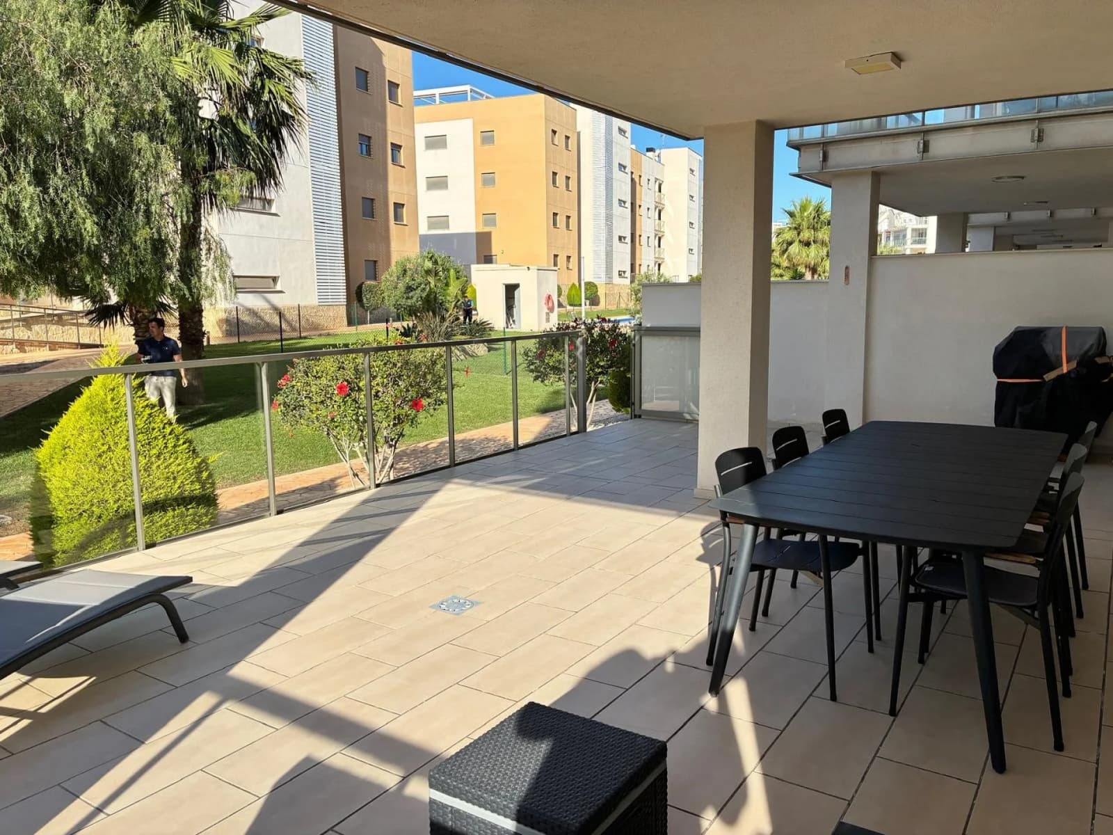 Apartment de 3 dormitorios en venta en Villamartin, Alicante - Image 4