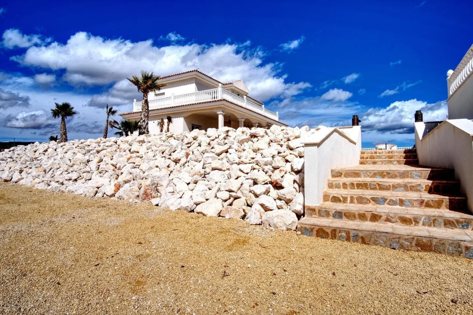 Detached Villa In Pinoso - Image 4