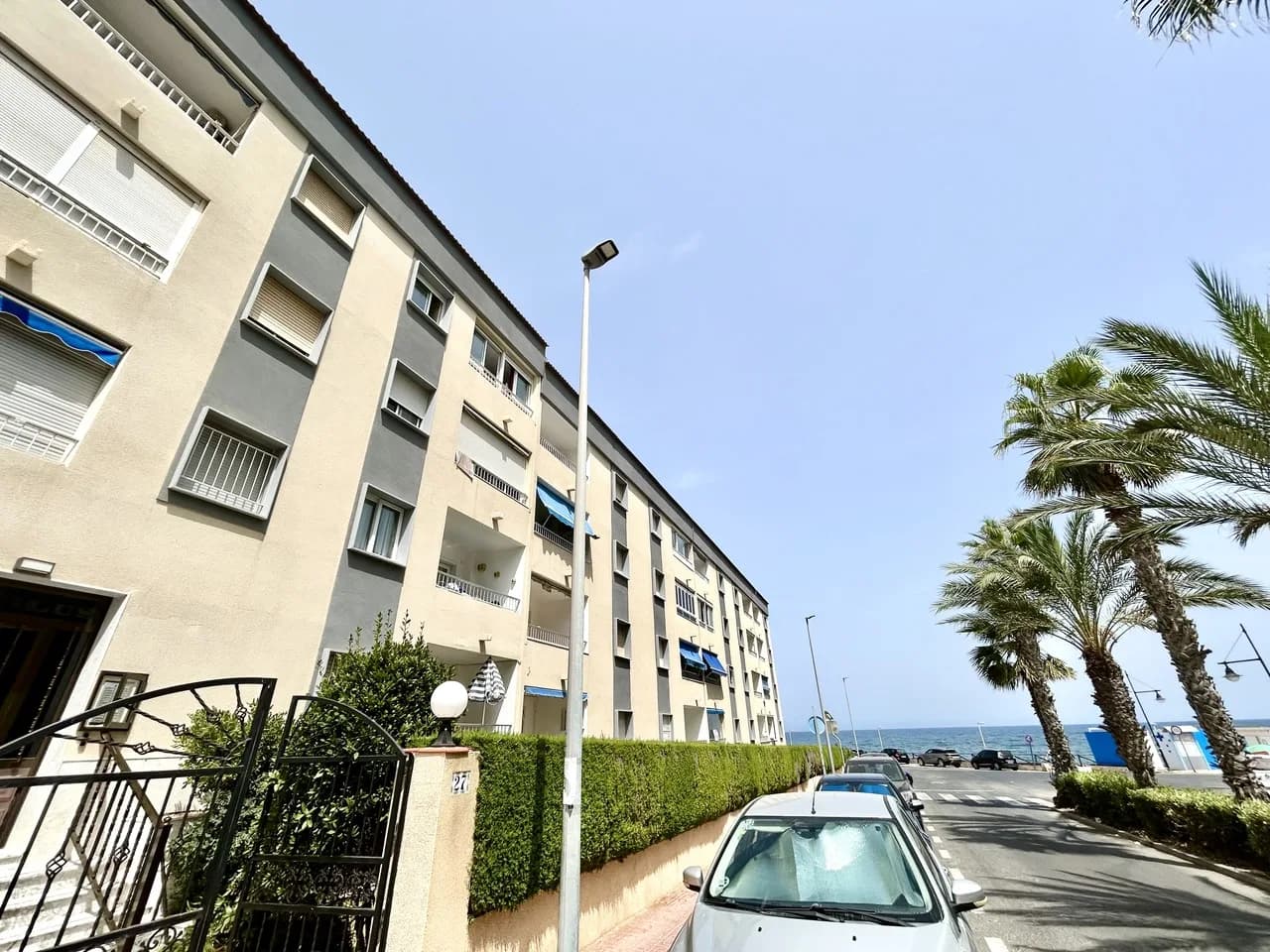 Apartment In Punta Prima - Image 2