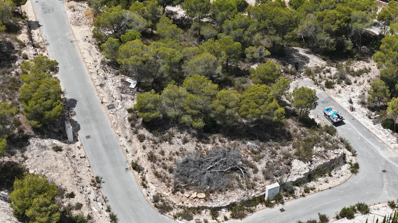 Plot In Las Colinas Golf Resort - Image 3