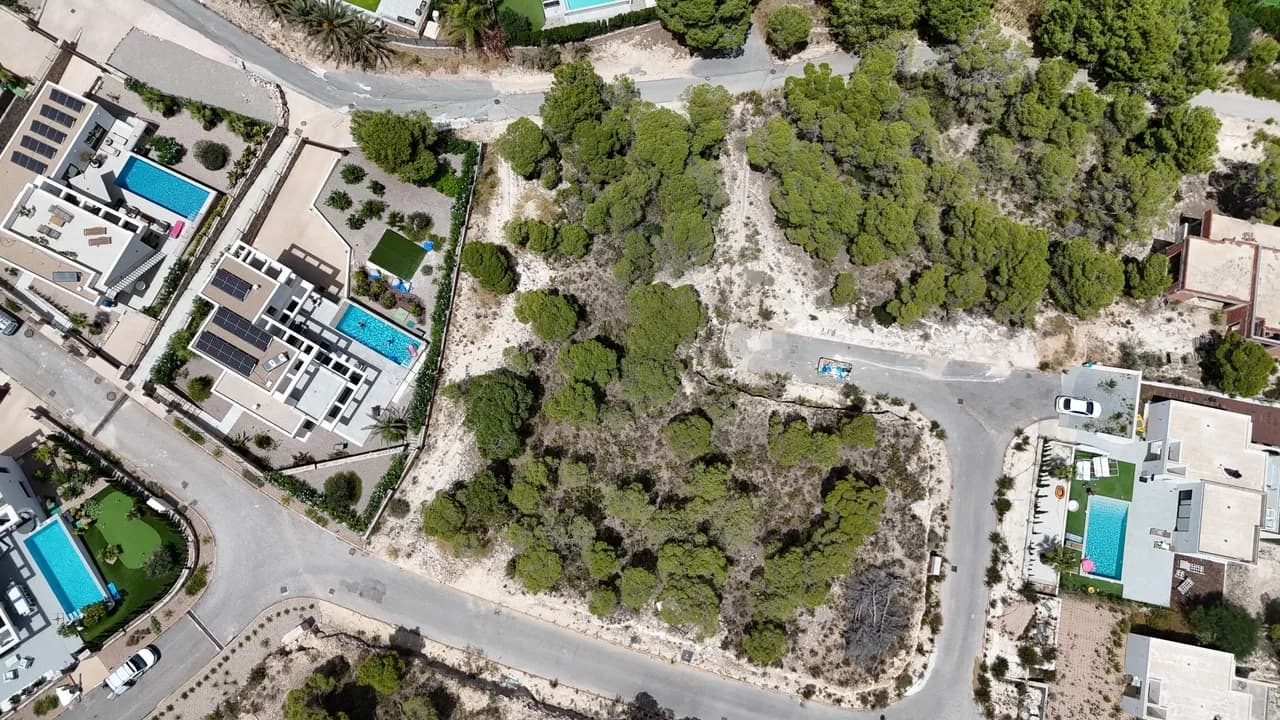 Plot In Las Colinas Golf Resort - Image 9