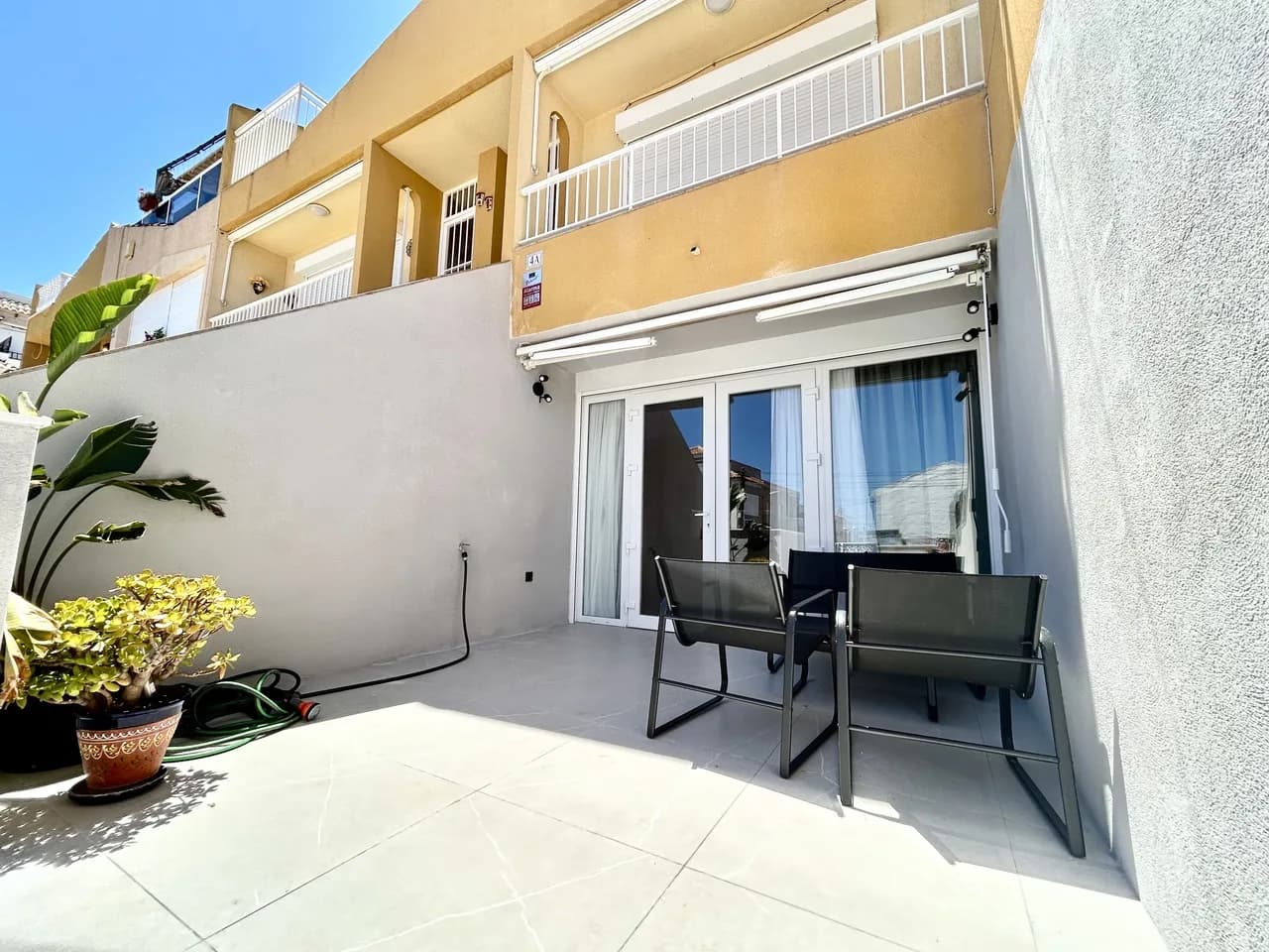 Apartment de 2 dormitorios en venta en Torrevieja, Alicante - Image 2