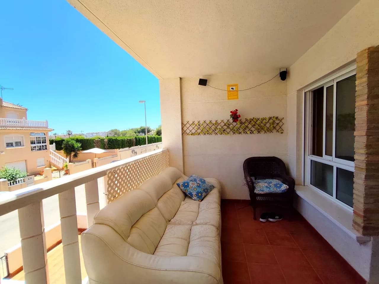 Apartment de 2 dormitorios en venta en Villamartin, Alicante - Image 2