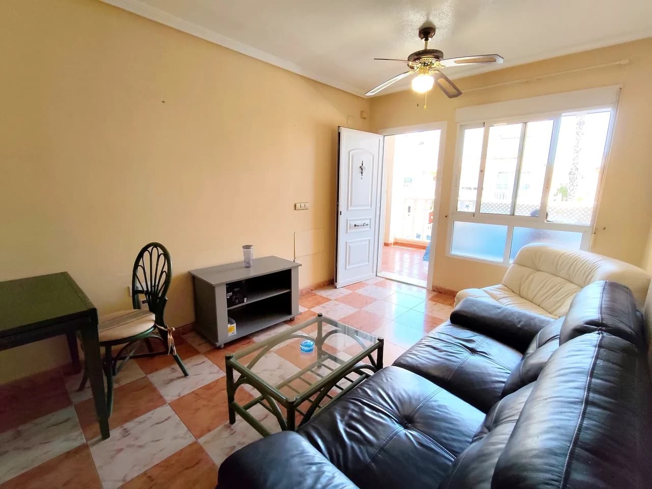 Apartment de 2 dormitorios en venta en Villamartin, Alicante - Image 4