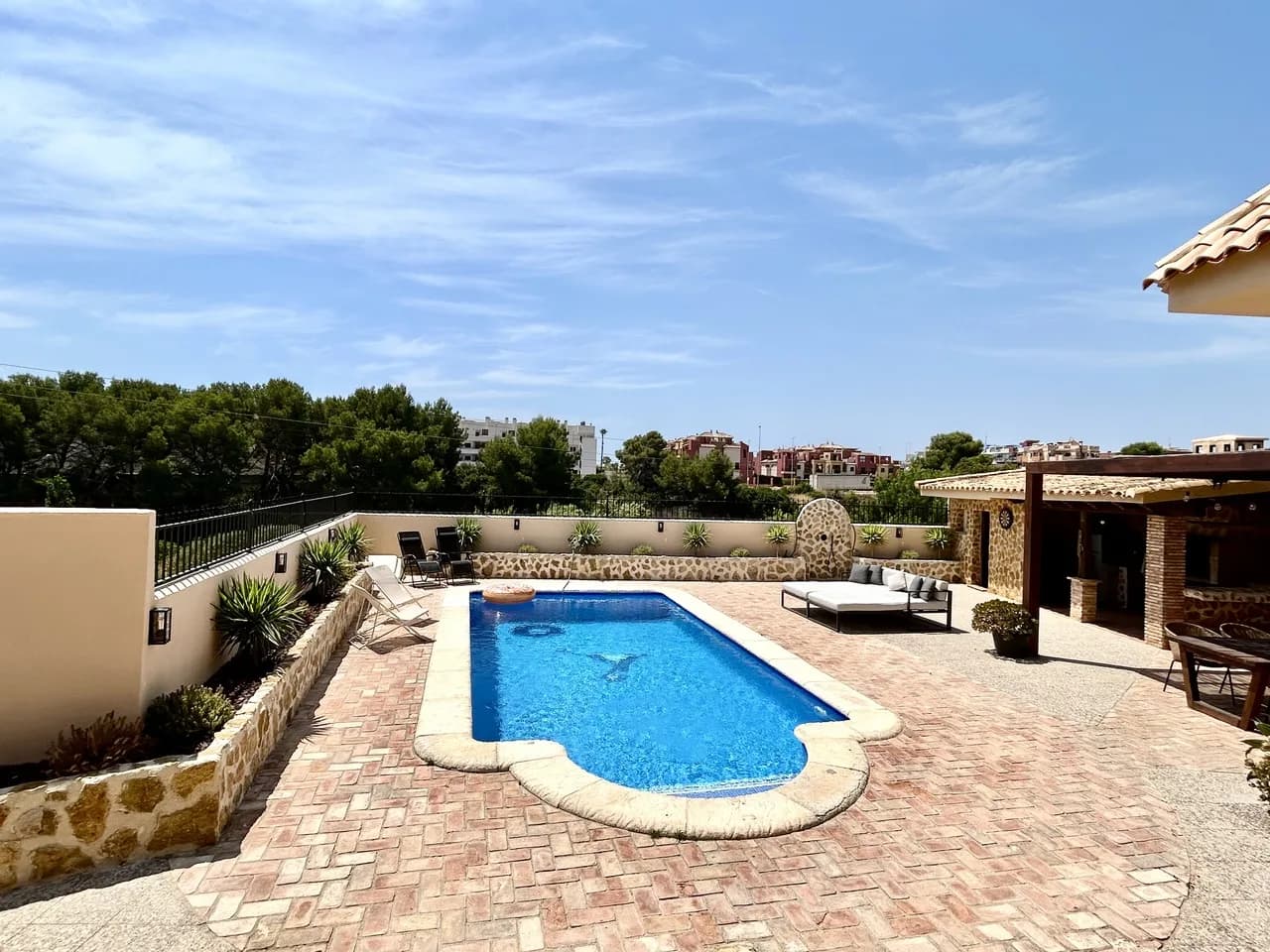Villa de 5 dormitorios en venta en La Zenia, Alicante - Image 2