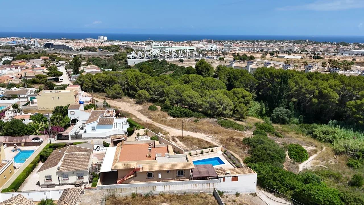 Villa de 5 dormitorios en venta en La Zenia, Alicante - Image 3