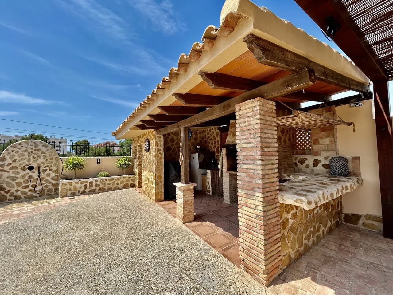 Villa de 5 dormitorios en venta en La Zenia, Alicante - Image 5