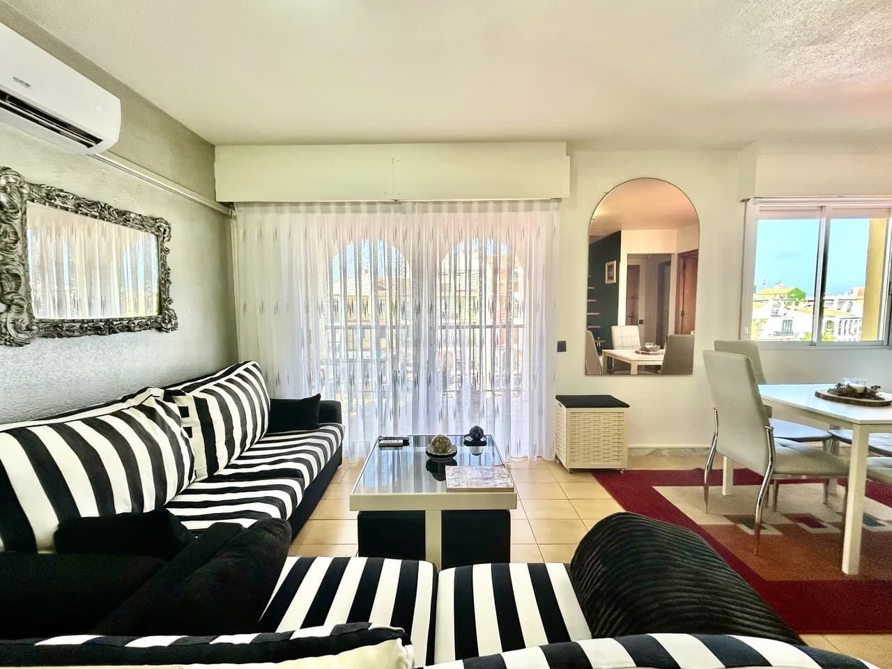 Apartment de 1 dormitorios en venta en Torrevieja, Alicante - Image 3