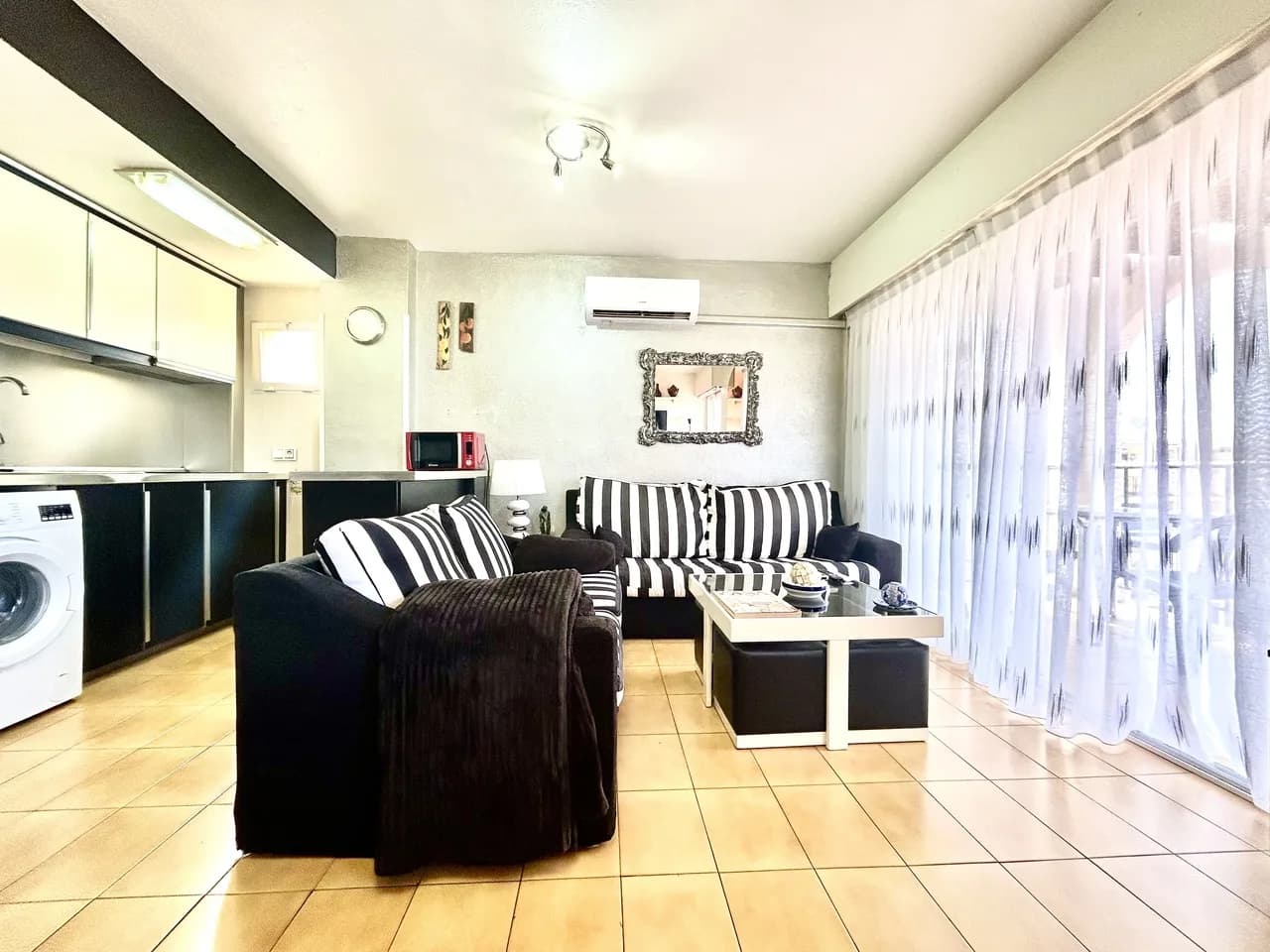 Apartment de 1 dormitorios en venta en Torrevieja, Alicante - Image 5