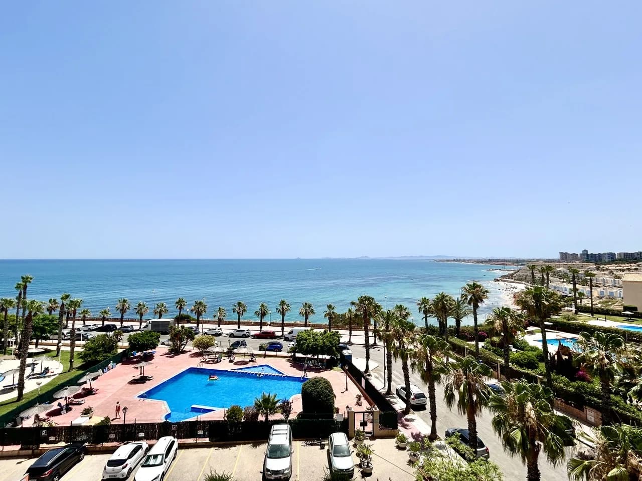 Apartment de 2 dormitorios en venta en Cabo Roig, Alicante - Image 2