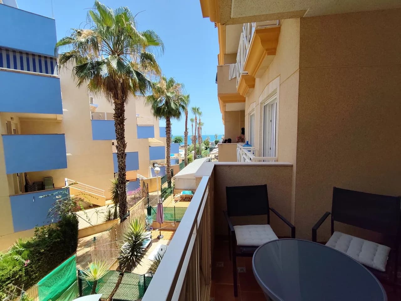Apartment de 2 dormitorios en venta en Cabo Roig, Alicante - Image 3