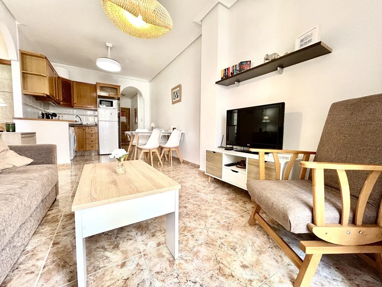 Apartment de 2 dormitorios en venta en Cabo Roig, Alicante - Image 4