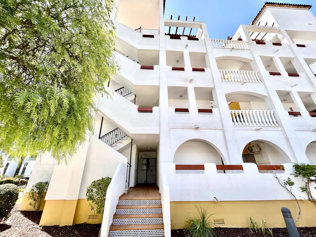 Apartment de 2 dormitorios en venta en Villamartin, Alicante - Image 3