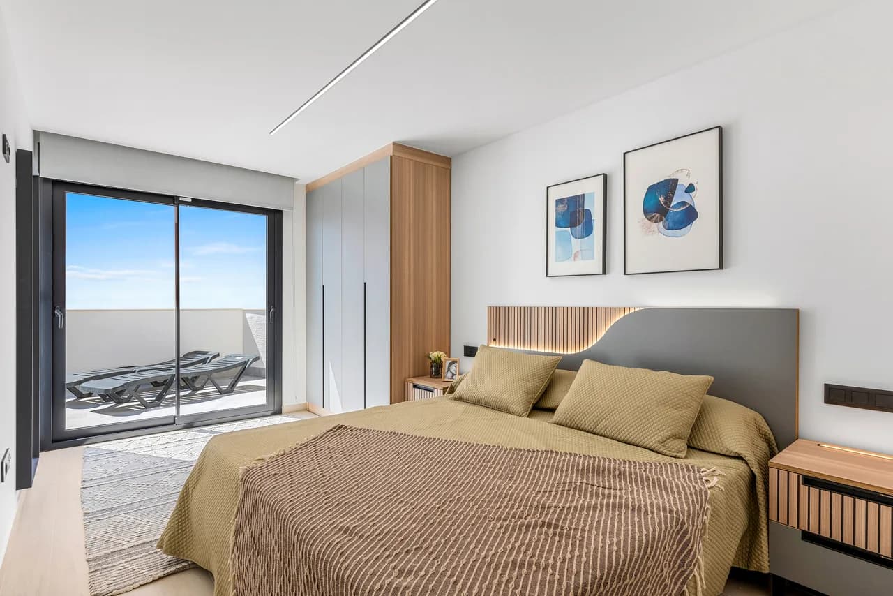 Apartment de 2 dormitorios en venta en Guardamar del Segura, Alicante - Image 9