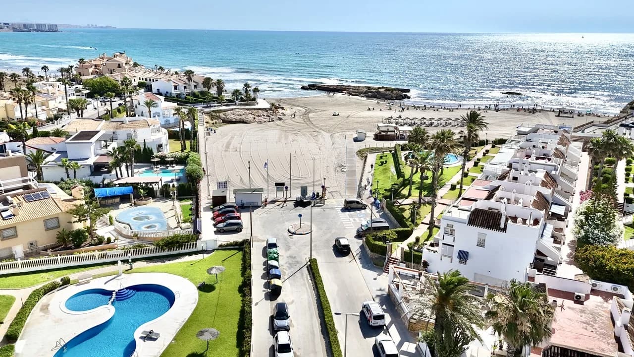 Commercial en venta en Cabo Roig, Alicante - Image 2