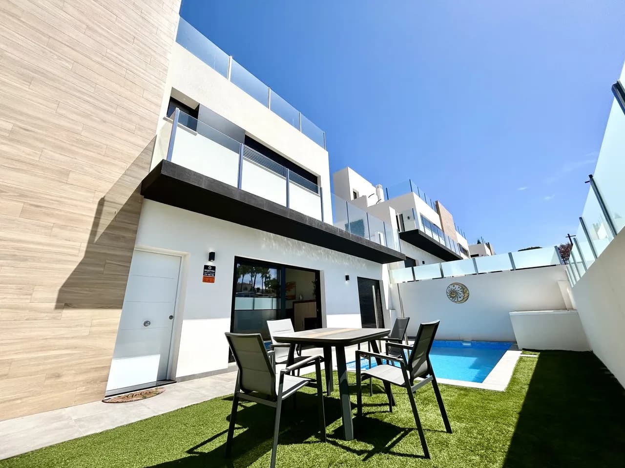 Villa de 2 dormitorios en venta en Villamartin, Alicante