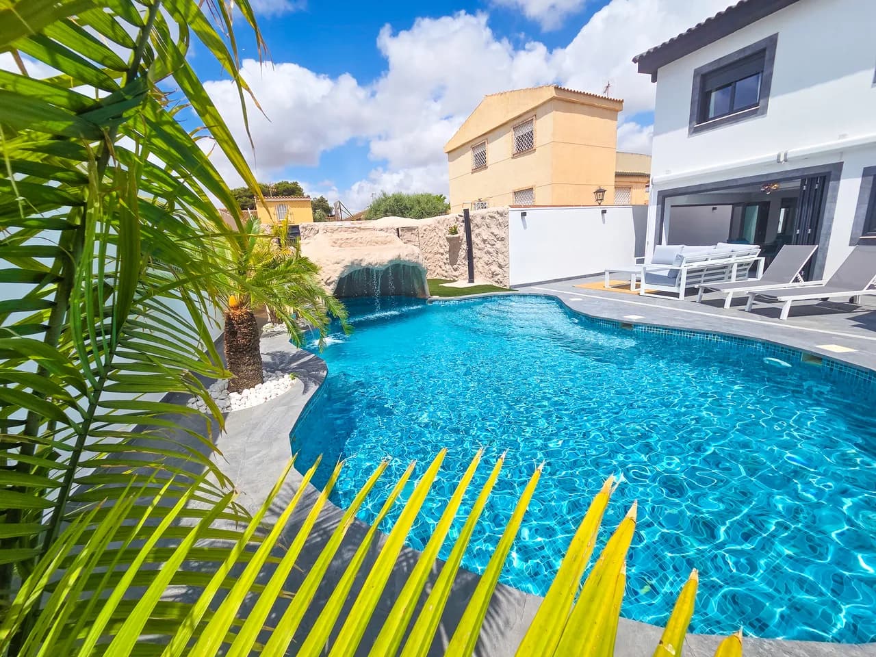 Townhouse de 5 dormitorios en venta en Los Urrutias, Murcia