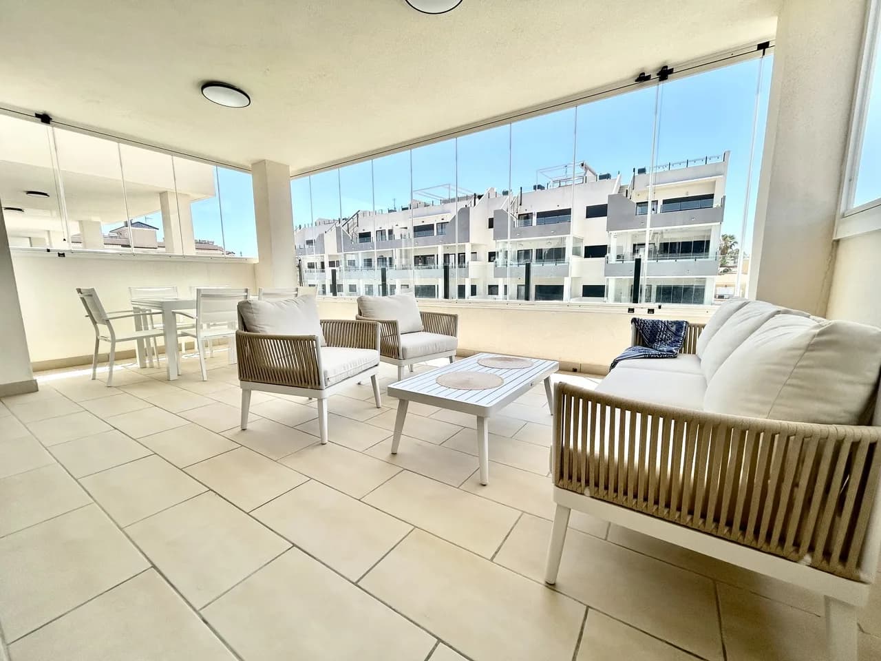Apartment de 3 dormitorios en venta en Los Dolses, Alicante - Image 4