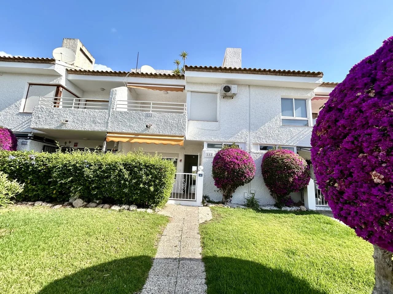 Apartment de 2 dormitorios en venta en Villamartin, Alicante - Image 4