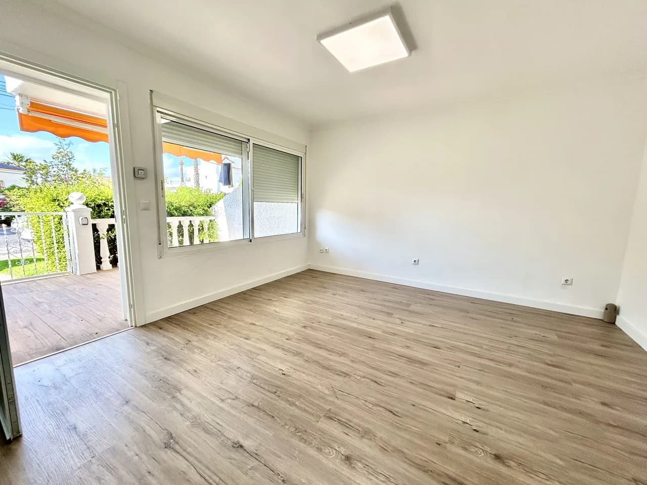 Apartment de 2 dormitorios en venta en Villamartin, Alicante - Image 7