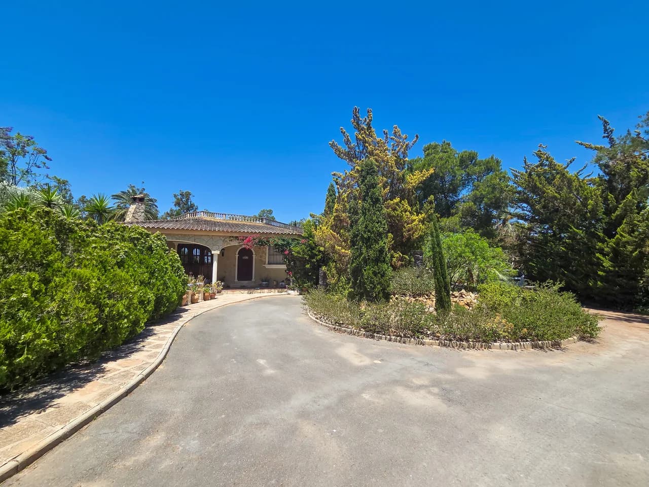 Villa de 9 dormitorios en venta en Elche, Alicante - Image 4