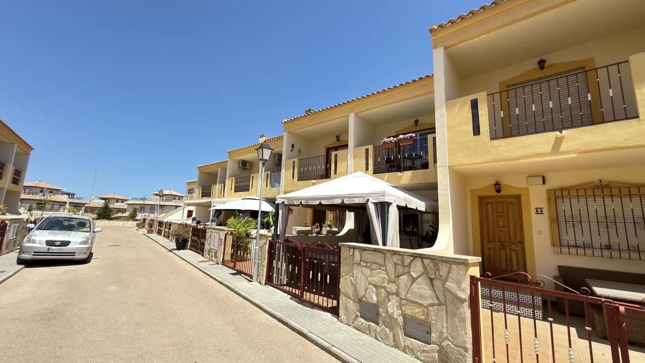 Townhouse de 3 dormitorios en venta en La Zenia, Alicante - Image 4